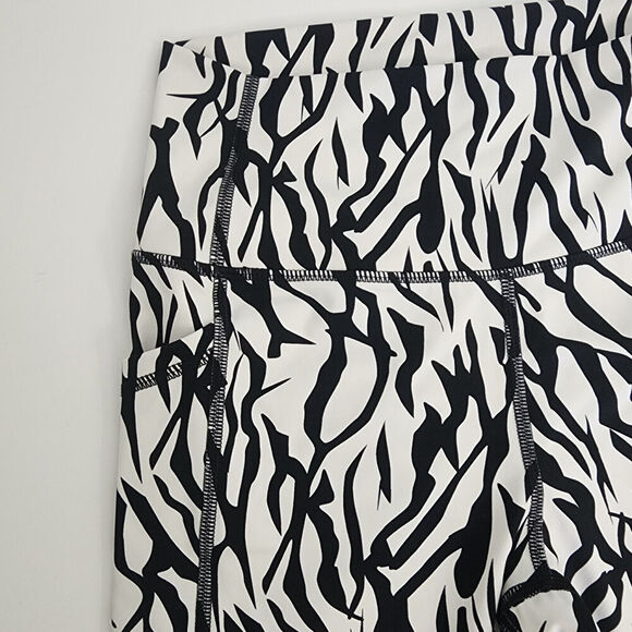 Zyia Active Black and White Animal Print Light N Tight Pocket Legging Womens 6-8 - Picture 2 of 6